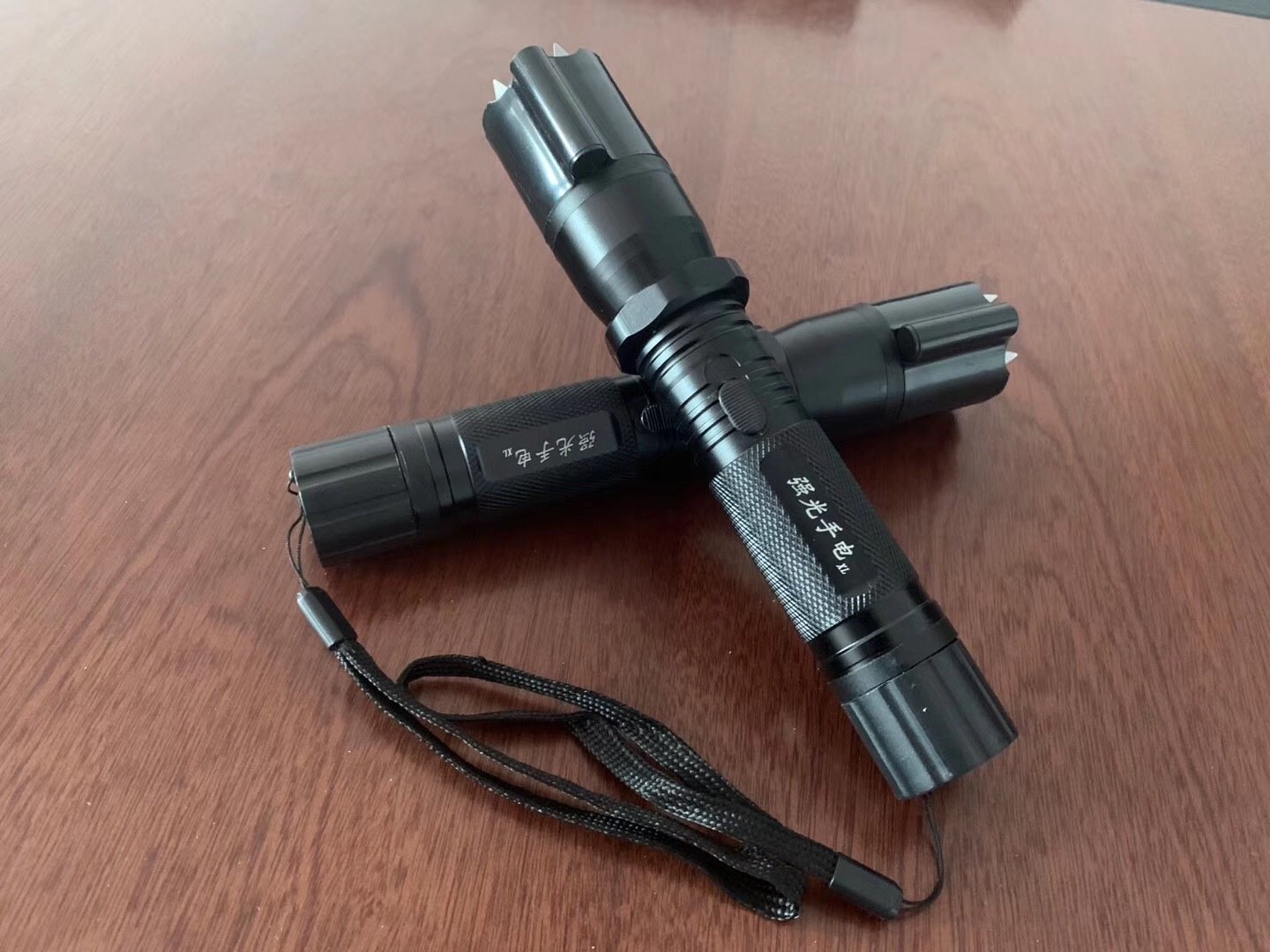 哪里買防身電擊棍?